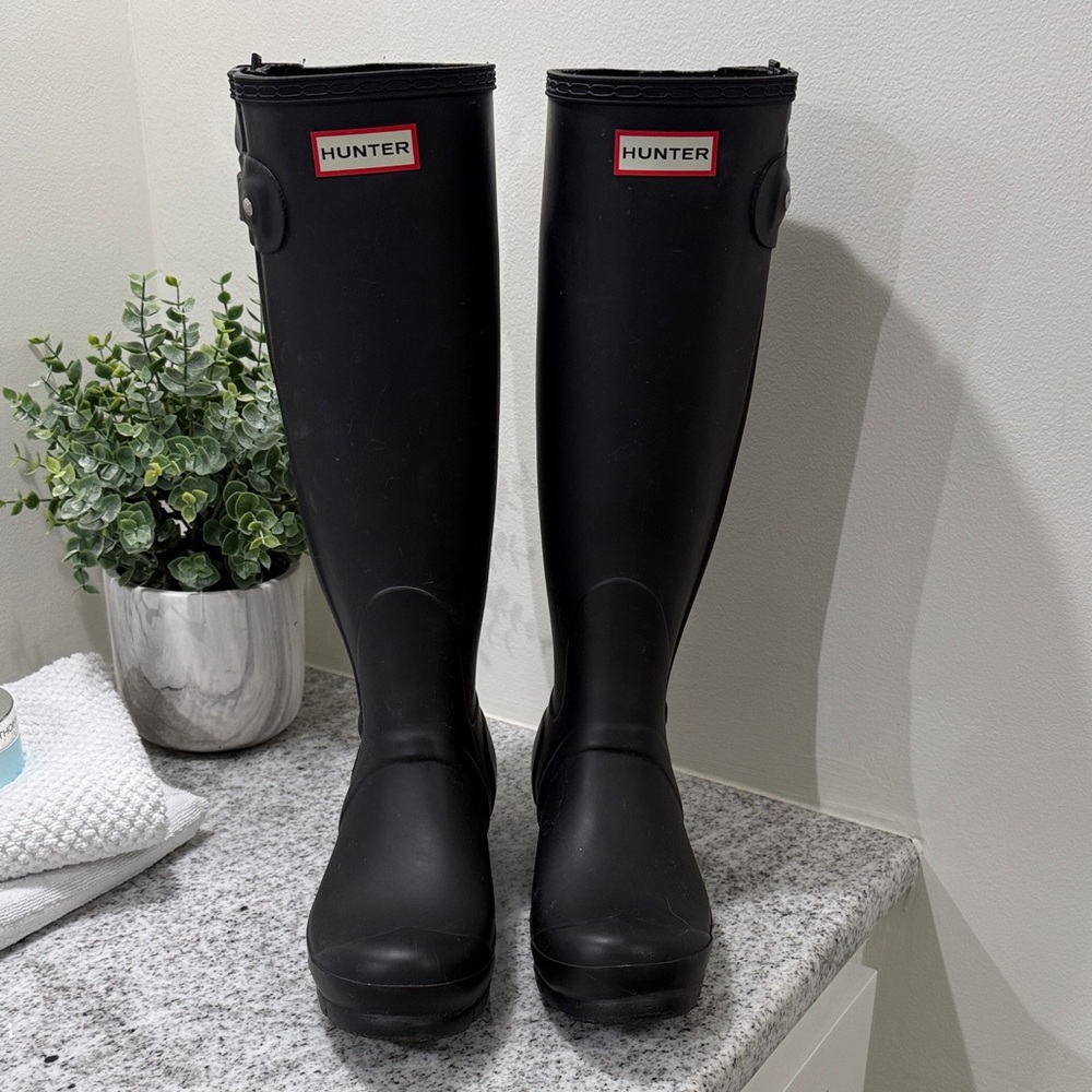 Hunter Original Tall Rain Boots, size 7